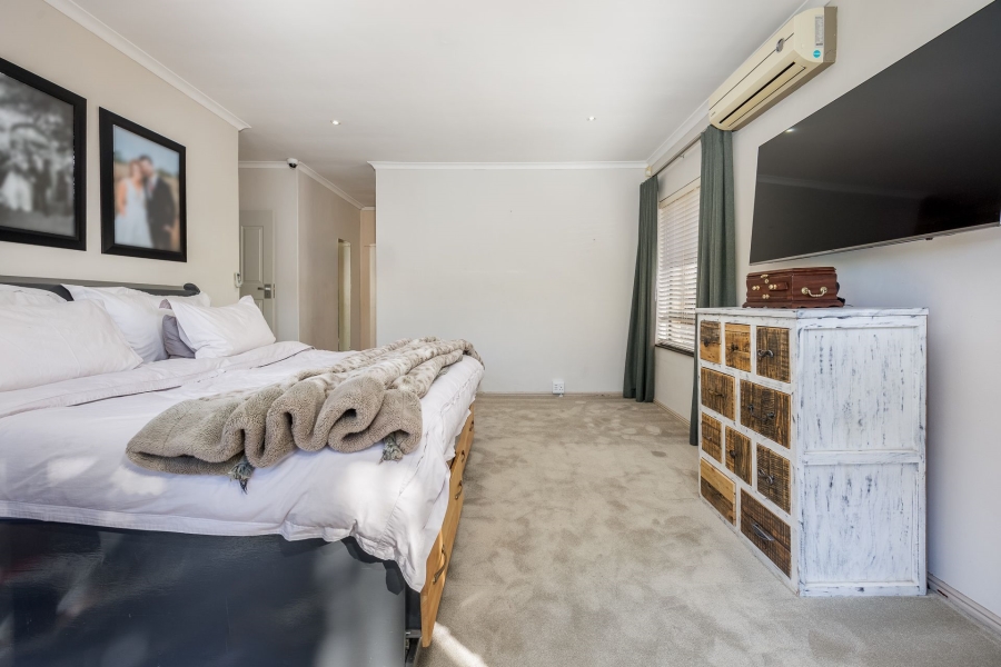4 Bedroom Property for Sale in Tara Western Cape